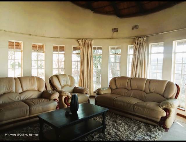 4 BEDROOM HOUSE FOR SALE IN JAMESON PARK